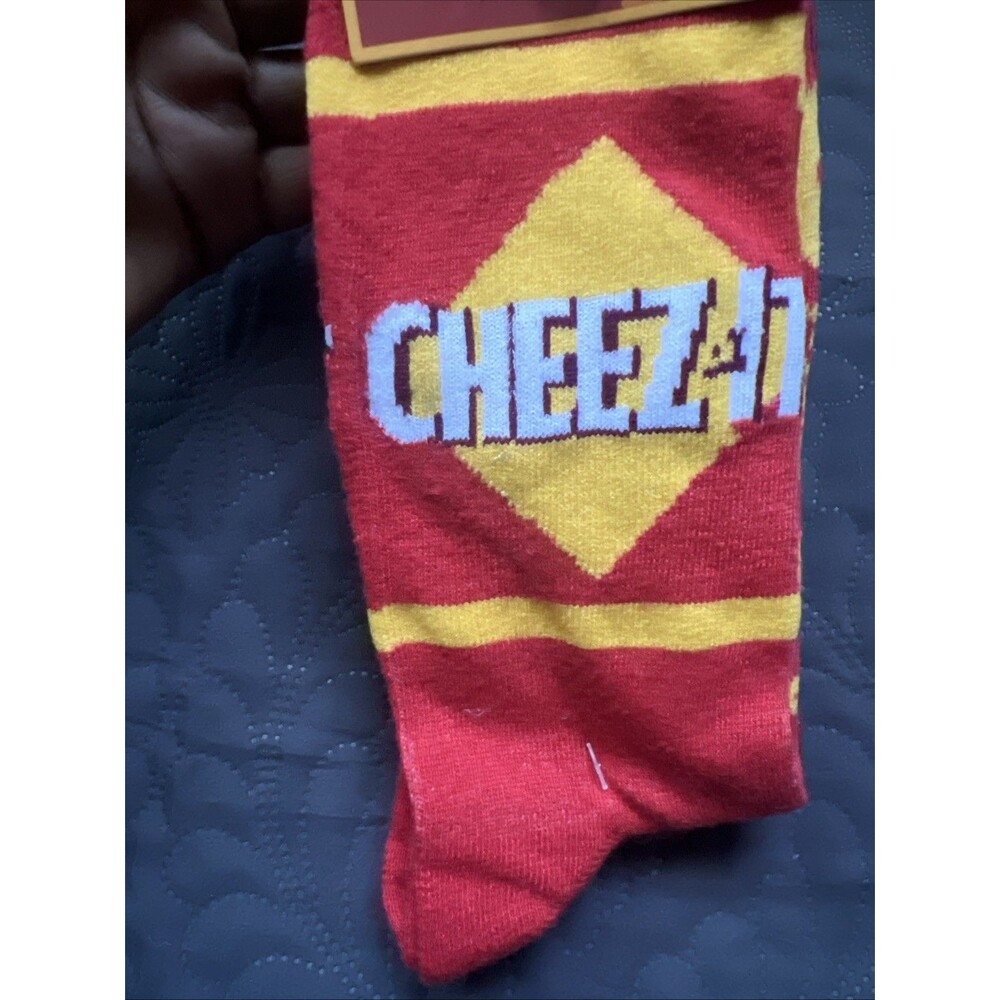 Cheez It Socks 2 pair Crew Unisex Funny Novelty NEW SZ 8-12M/9-13W Gifting Fans - Picture 4 of 6